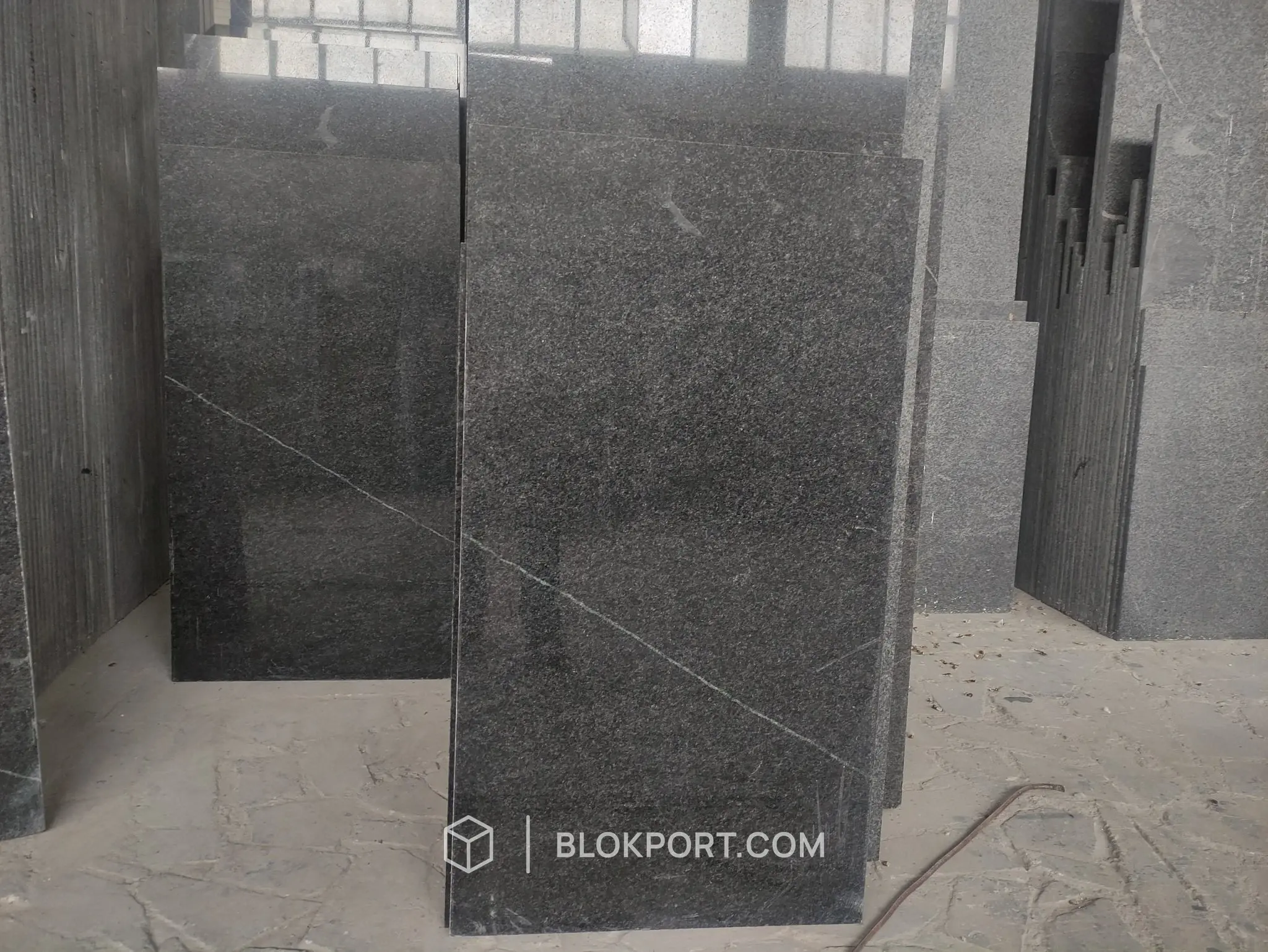 Tiger Black Lucidato Granito, foto 1 di 3