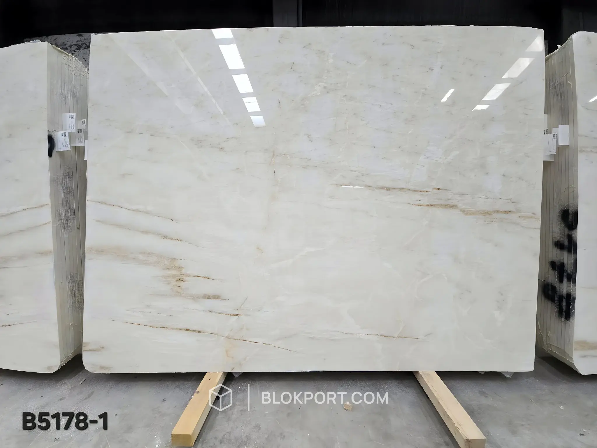 Turkish Calacatta Gold Lucidato Marmo, foto 1 di 5