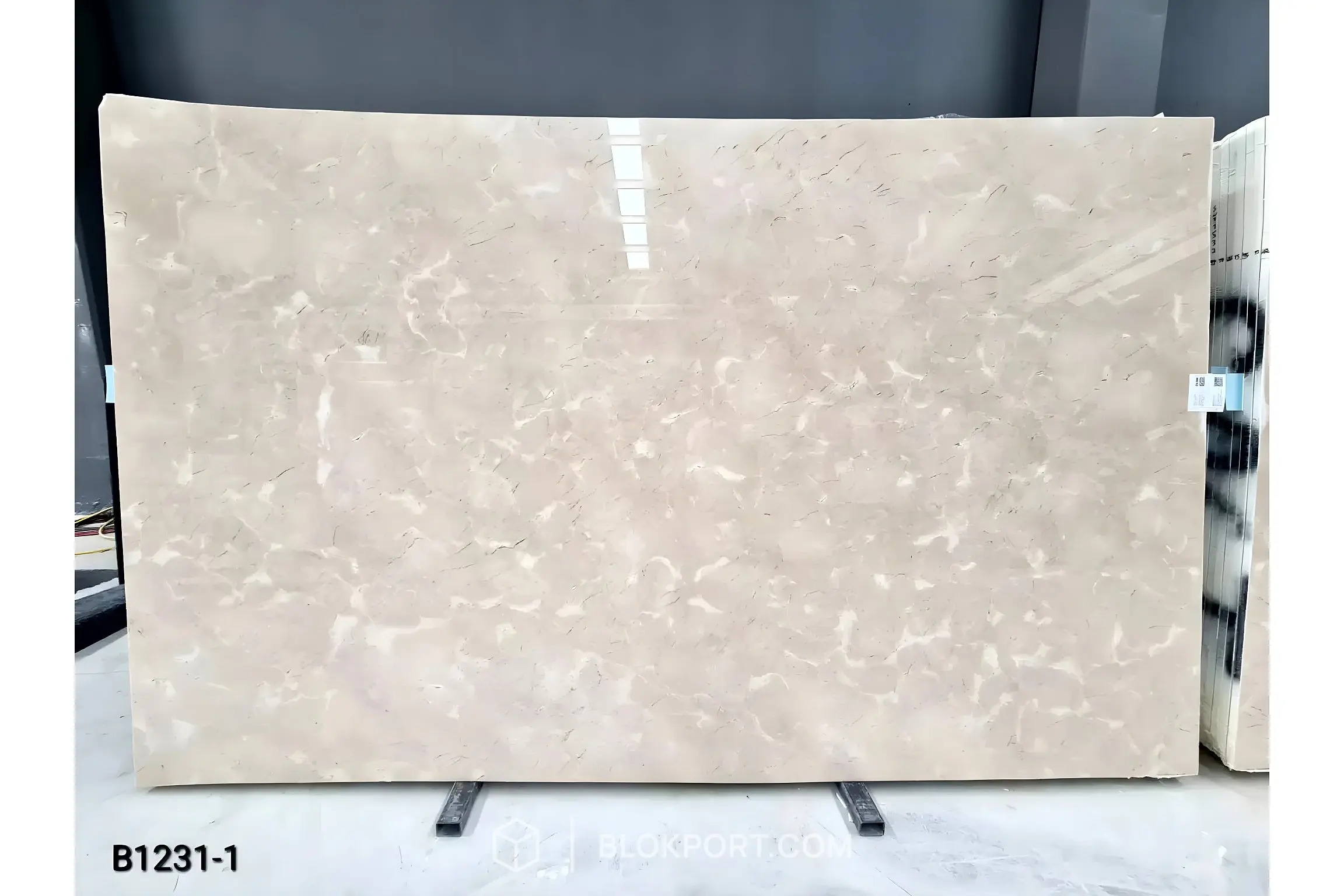 Amasya Crema Marfil ملمع الرخام, photo 1 of 18
