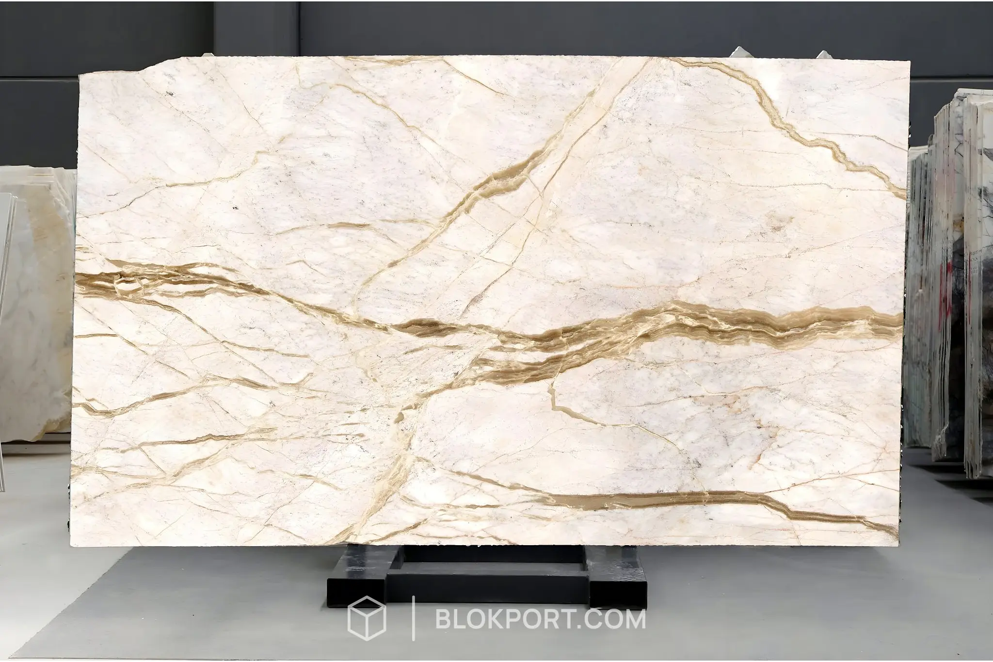 Alba Dorata Levigato Marmo, photo 1 of 11