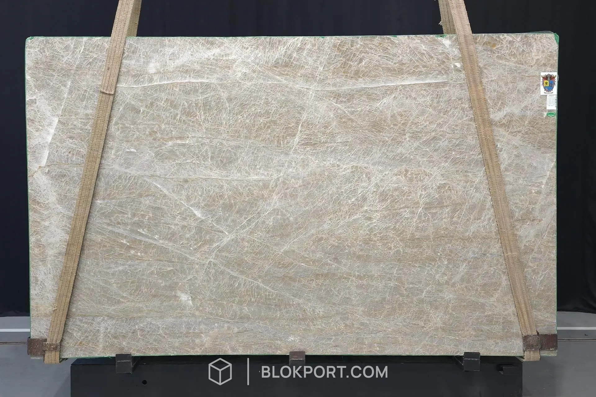 Perla Lume Leathered Quartzite