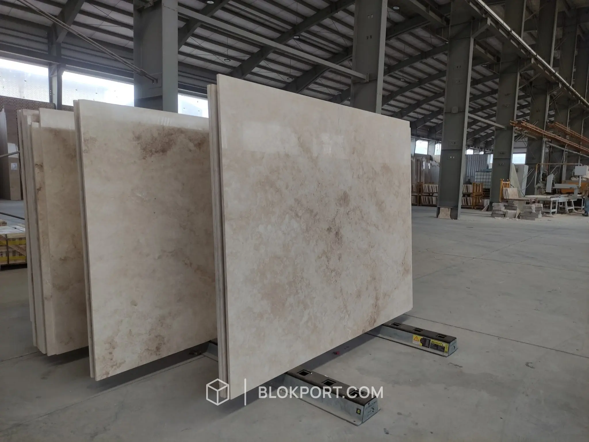 White Travertine Poliert, Foto 1 von 3