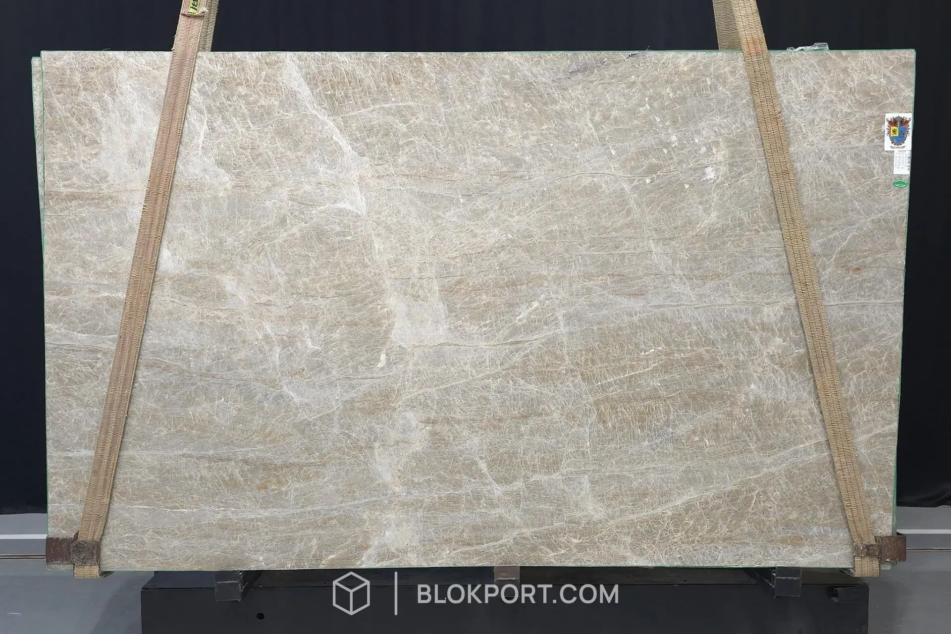 Perla Lume Leathered Quartzite