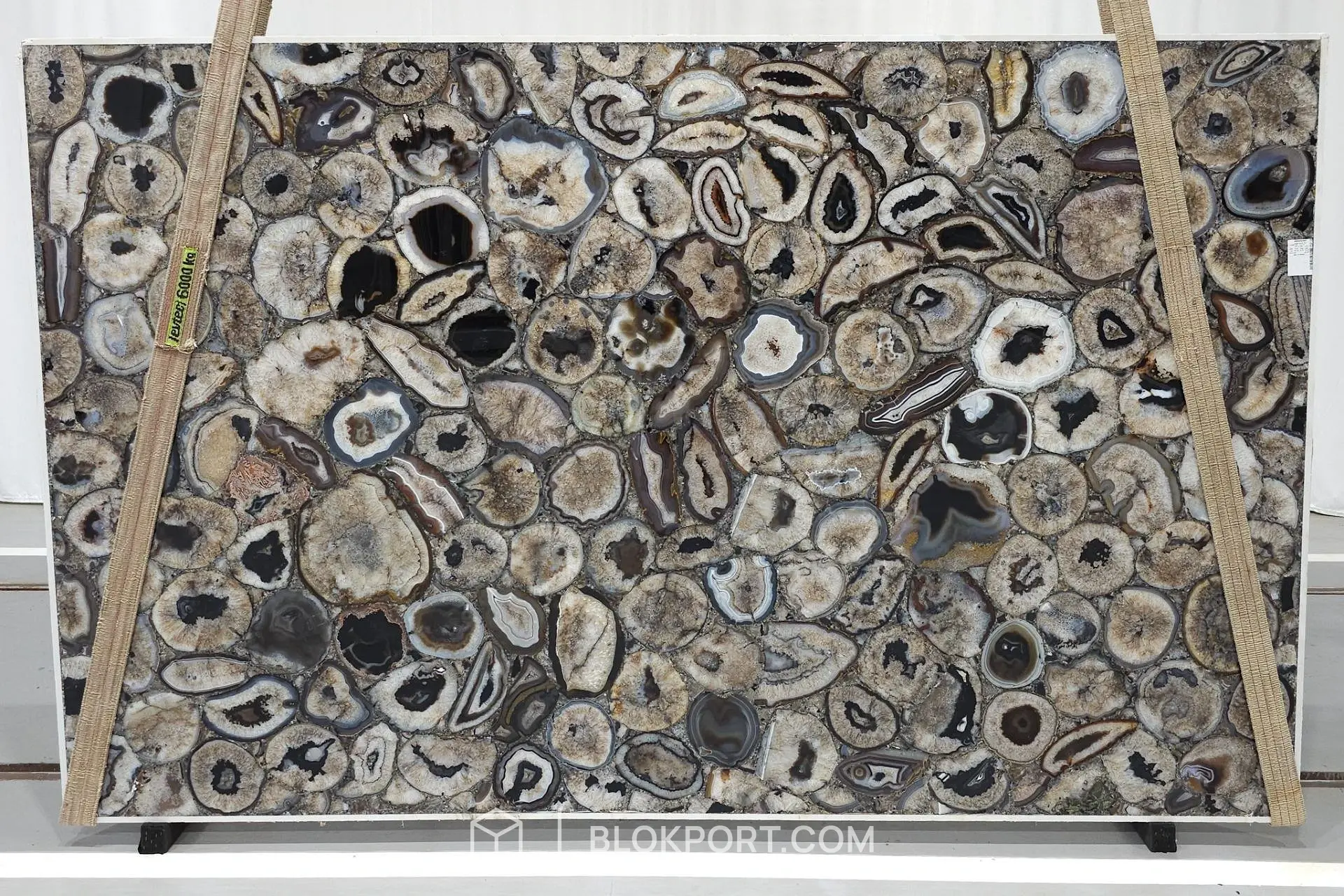 Agata Black Polished Agate, photo 1 of 3
