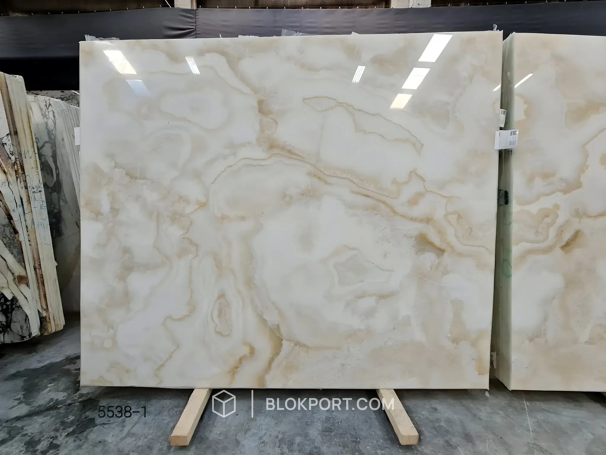 White Onyx Poli, photo 1 sur 5