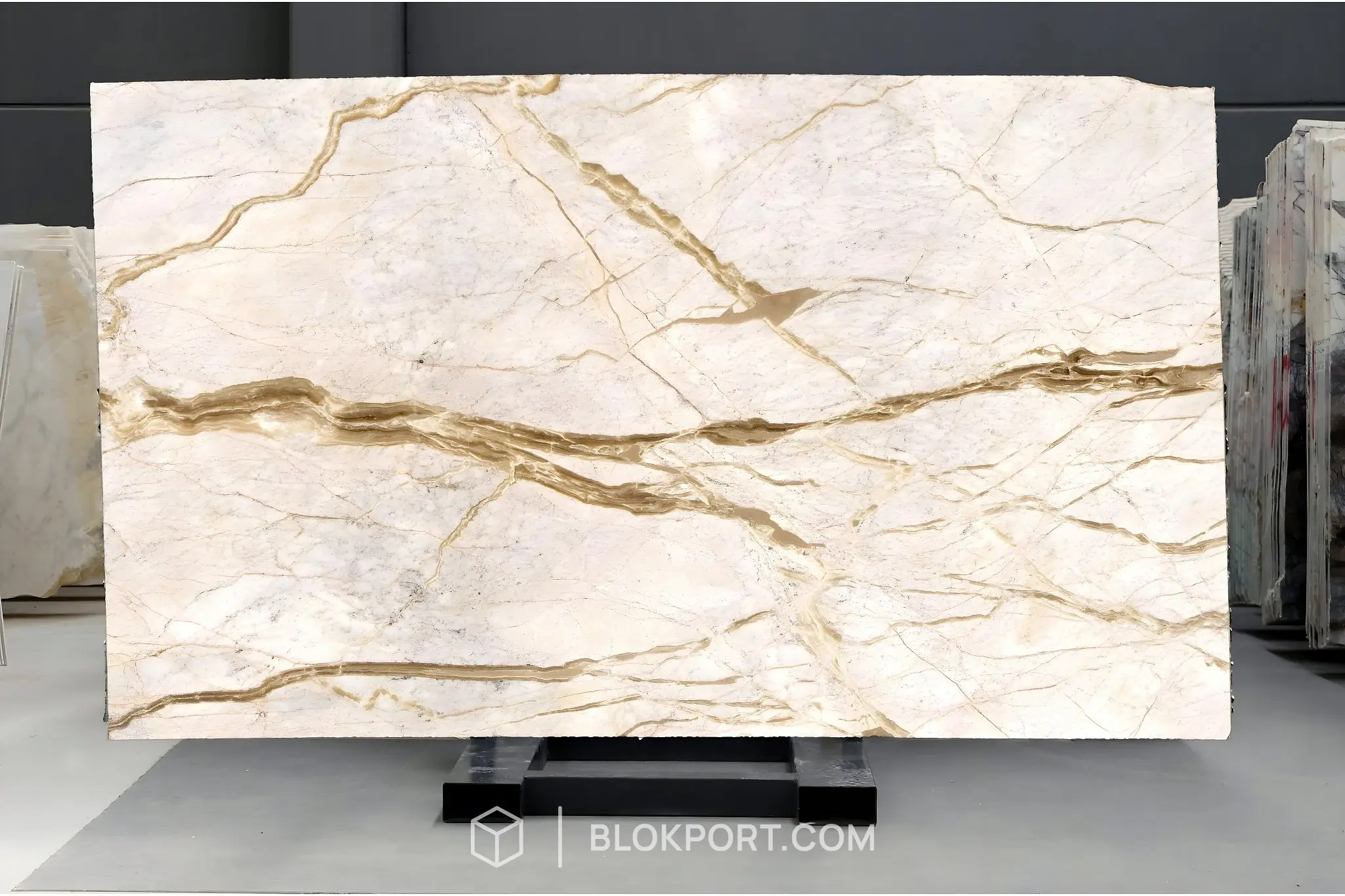 Alba Dorata Levigato Marmo, photo 1 of 11