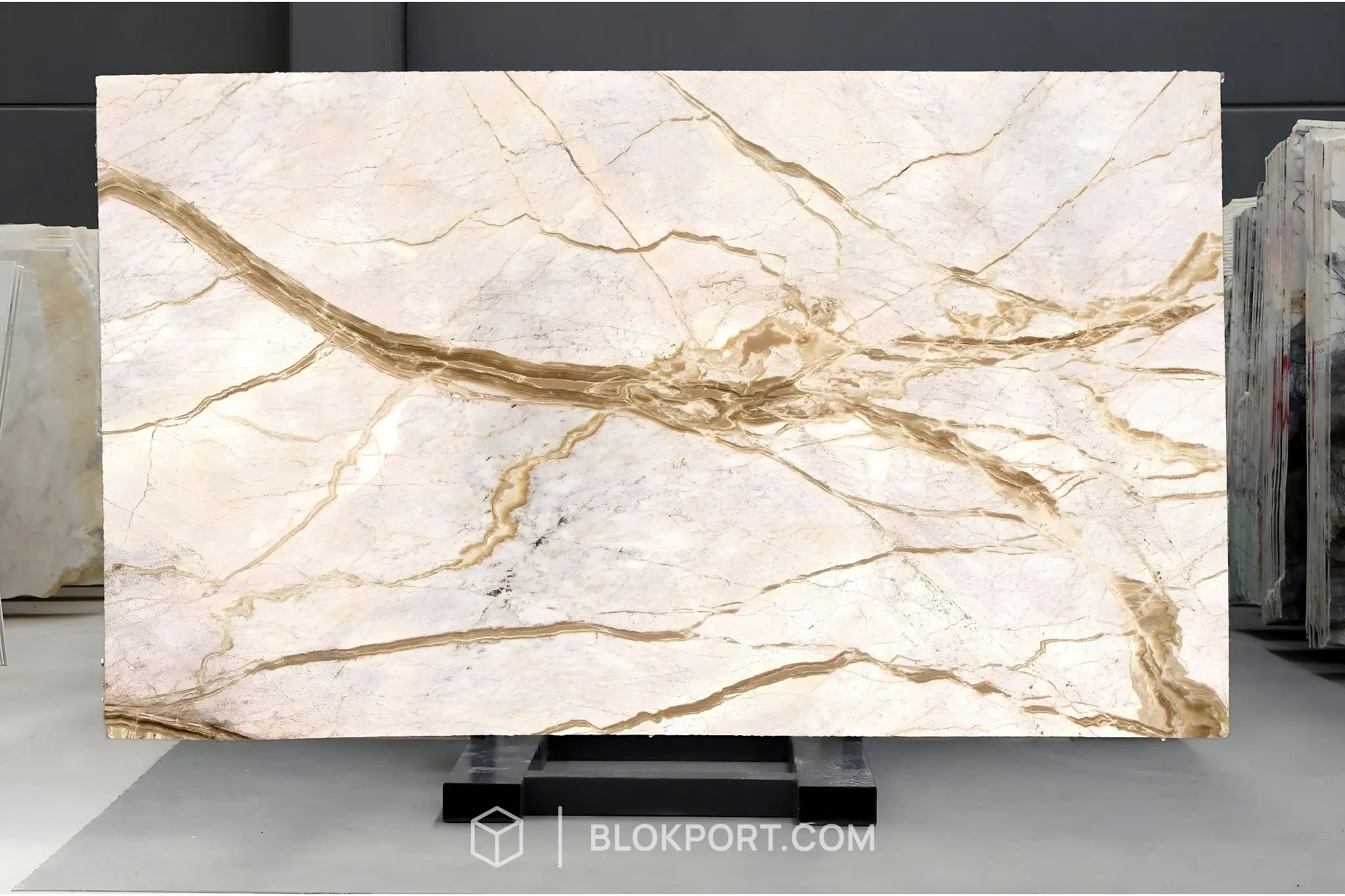 Alba Dorata Levigato Marmo, photo 1 of 11