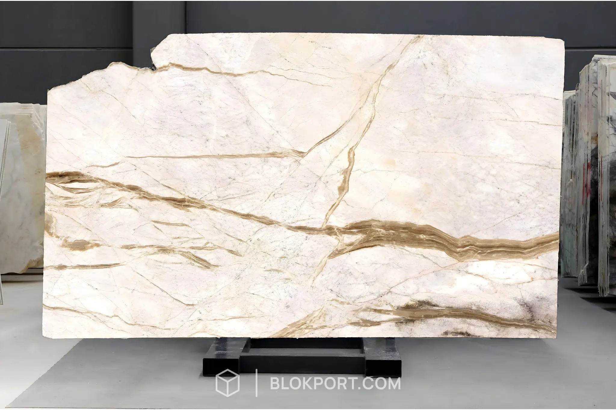 Alba Dorata Levigato Marmo, photo 1 of 11