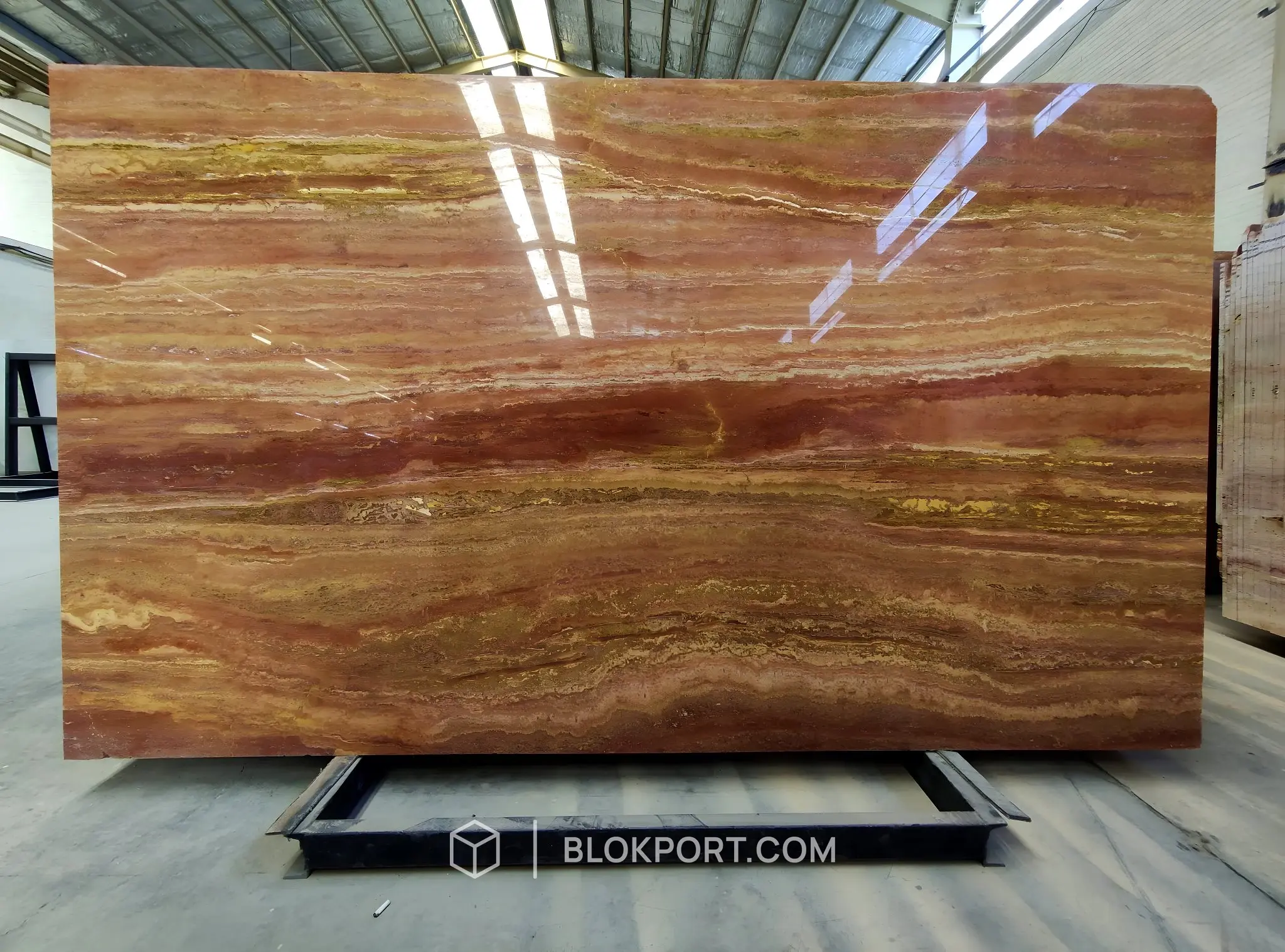 Red Travertine Poli, photo 1 sur 3