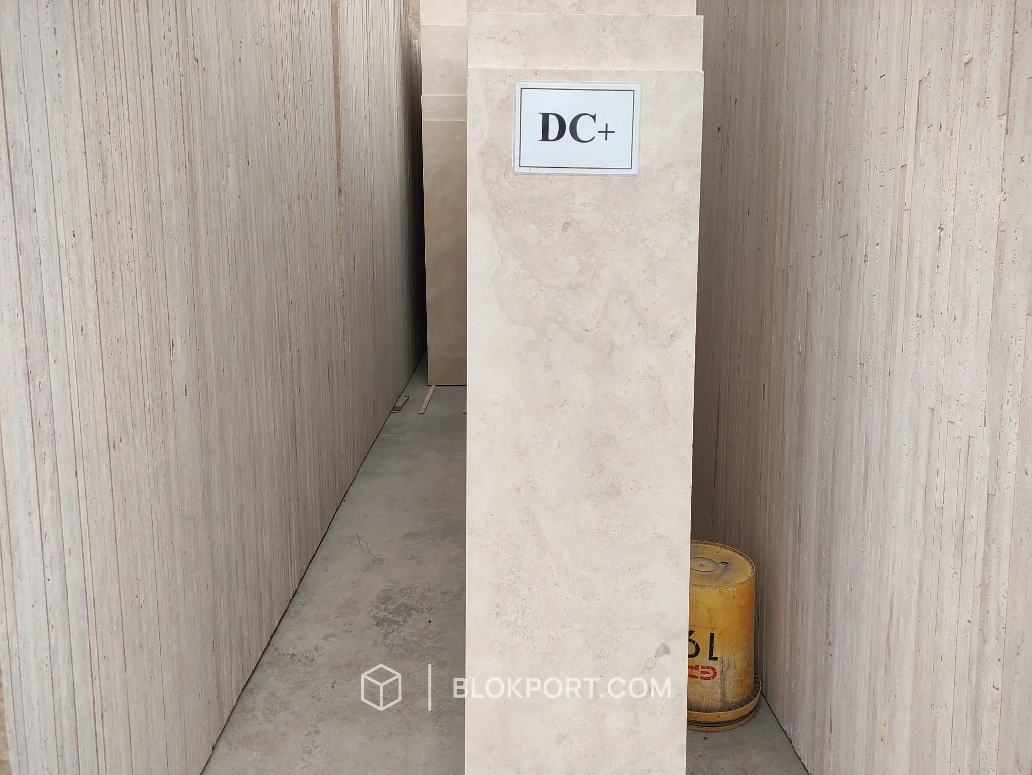 White Travertine Poli, photo 1 sur 2