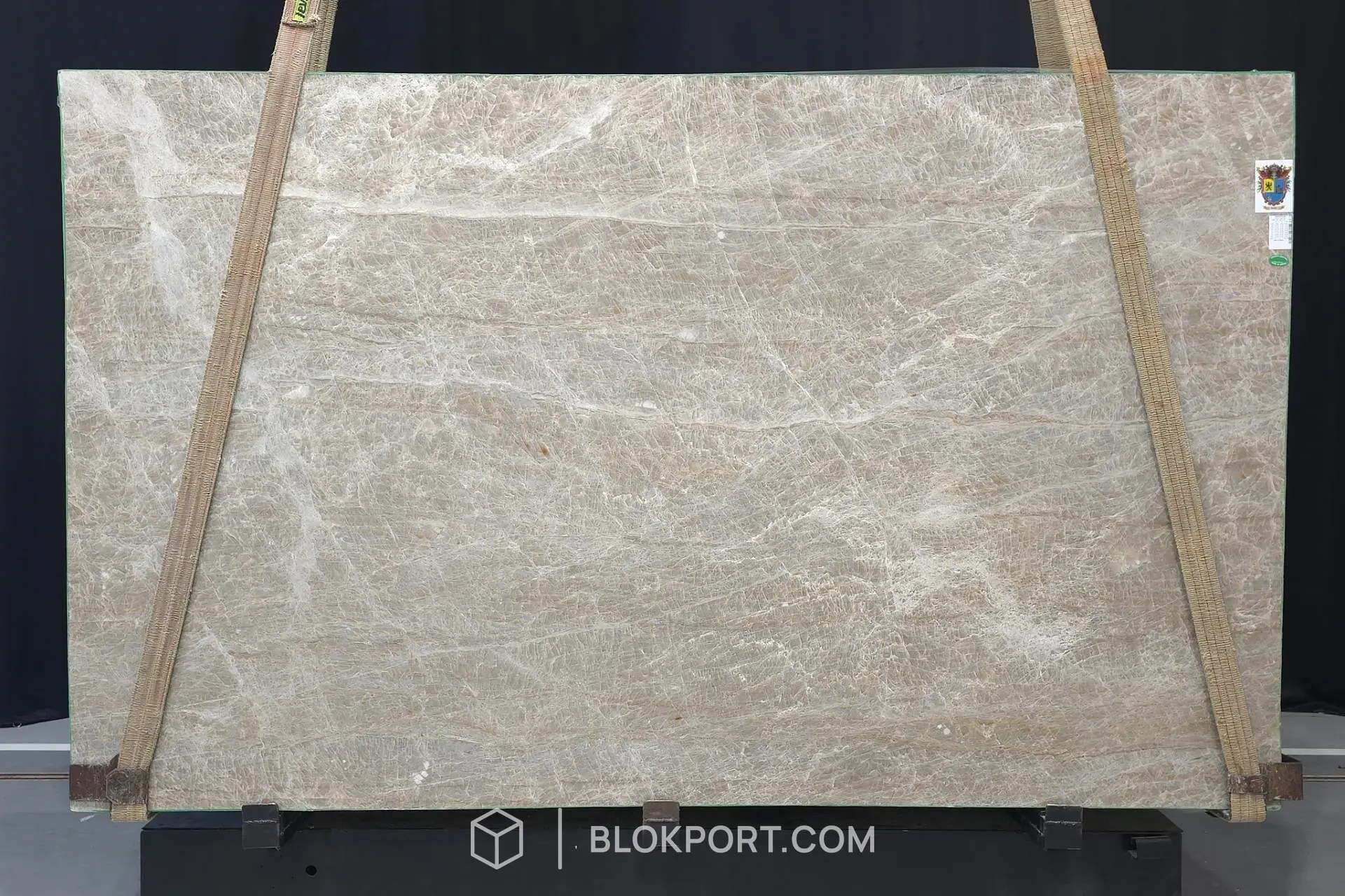 Perla Lume Leathered Quartzite