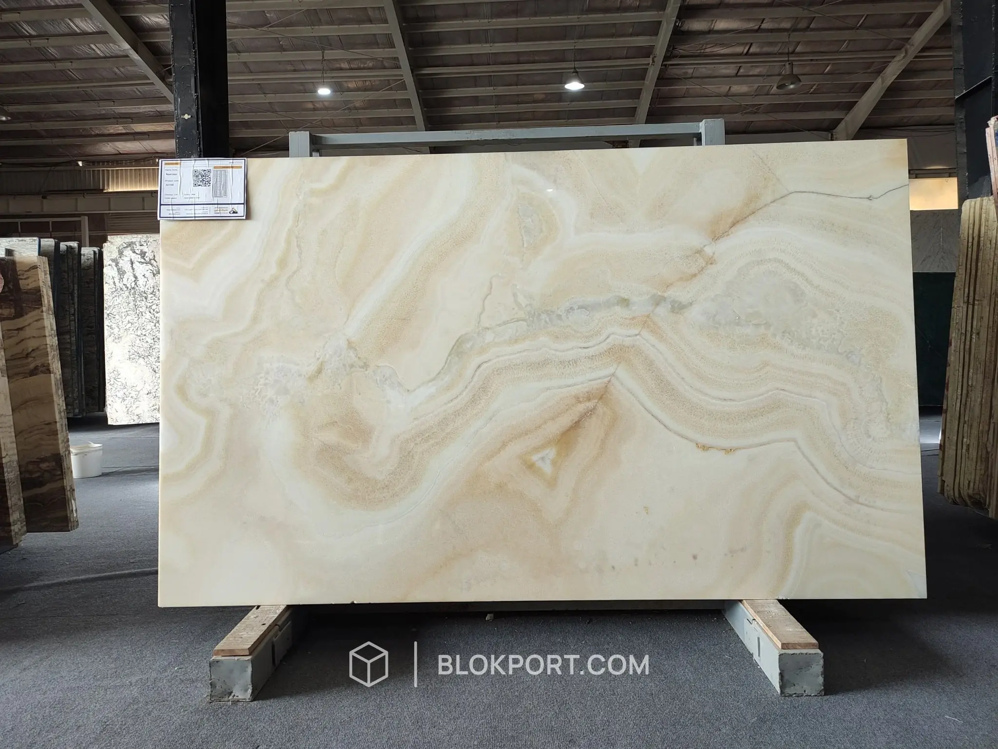 White Onyx Poli, photo 1 sur 3