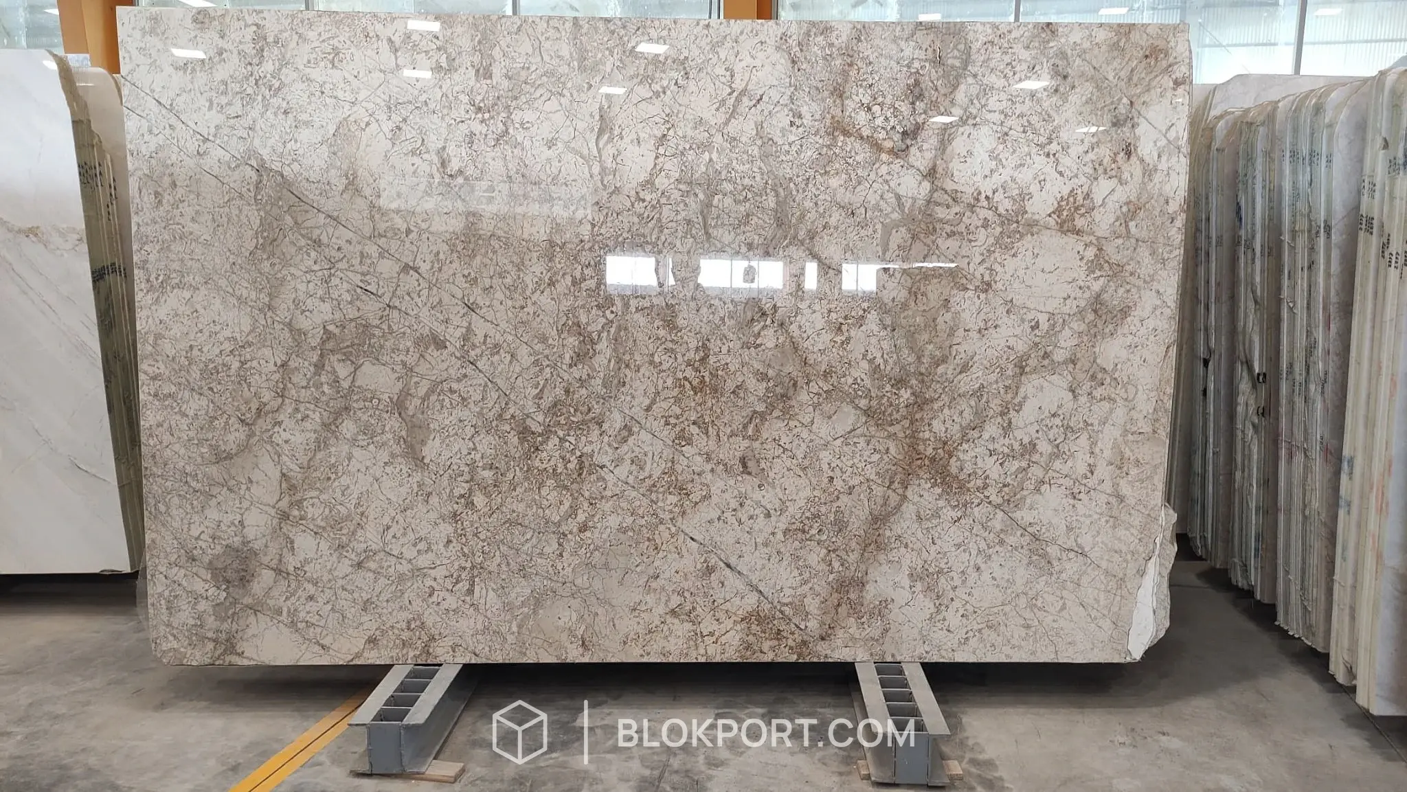 Royal Beige Lucidato Marmo, foto 1 di 3