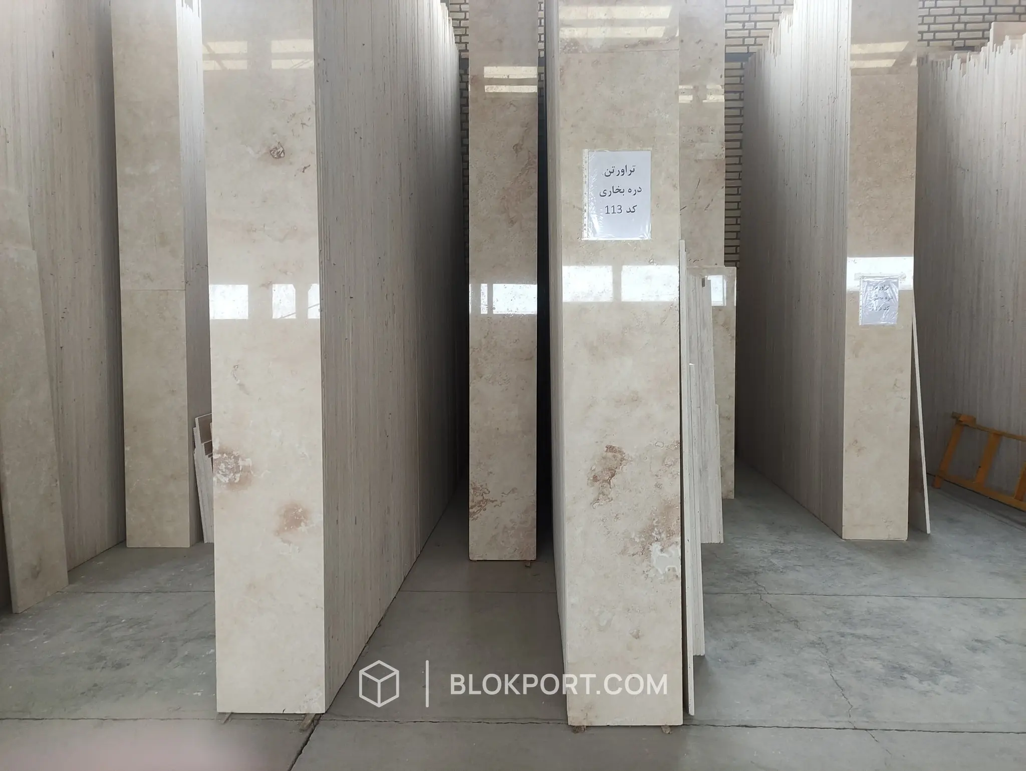 White Travertine Lucidato, foto 1 di 3