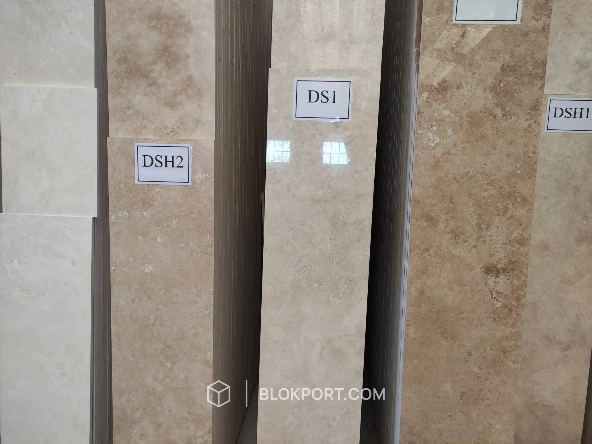 White Travertine Poliert, Foto 1 von 3
