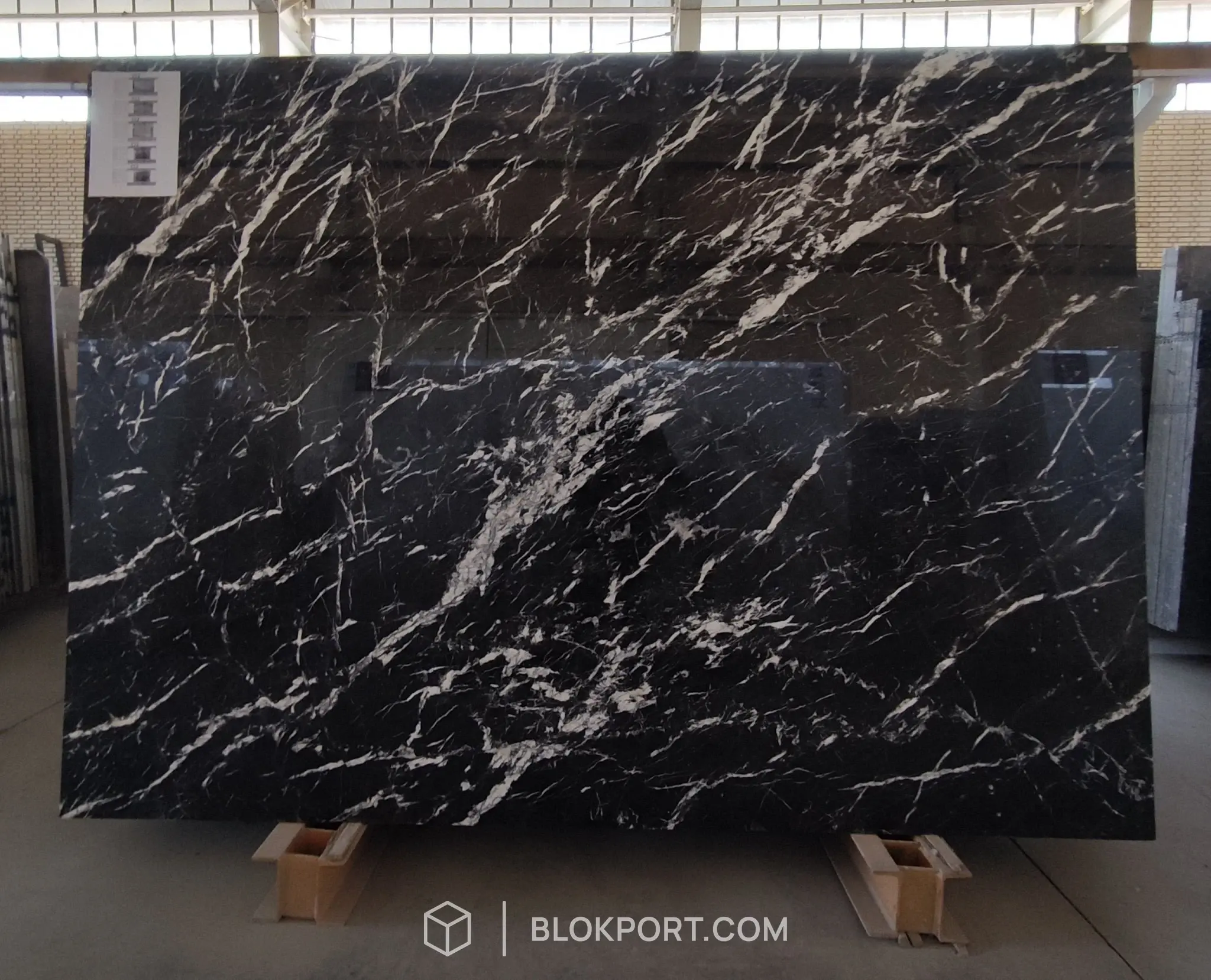 Royal Black ملمع الرخام, الصورة 1 من 3