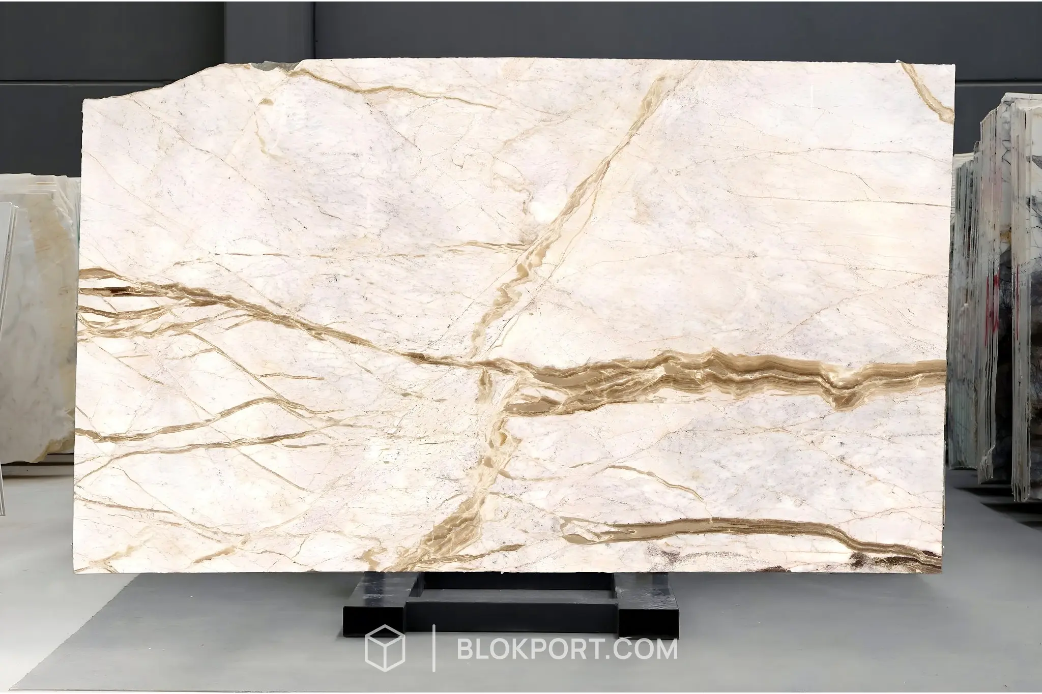 Alba Dorata Levigato Marmo, photo 1 of 11