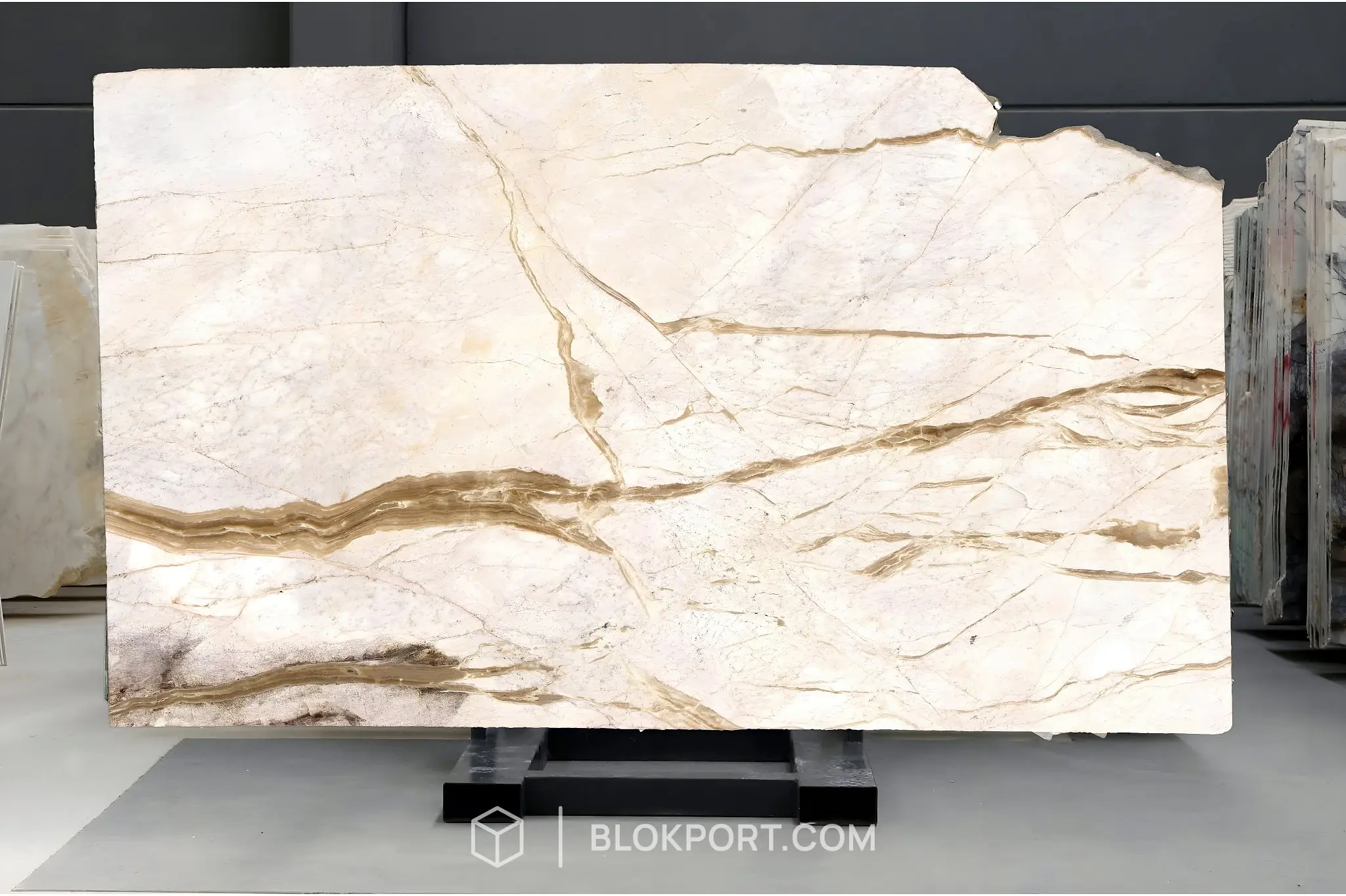 Alba Dorata Levigato Marmo, photo 1 of 11