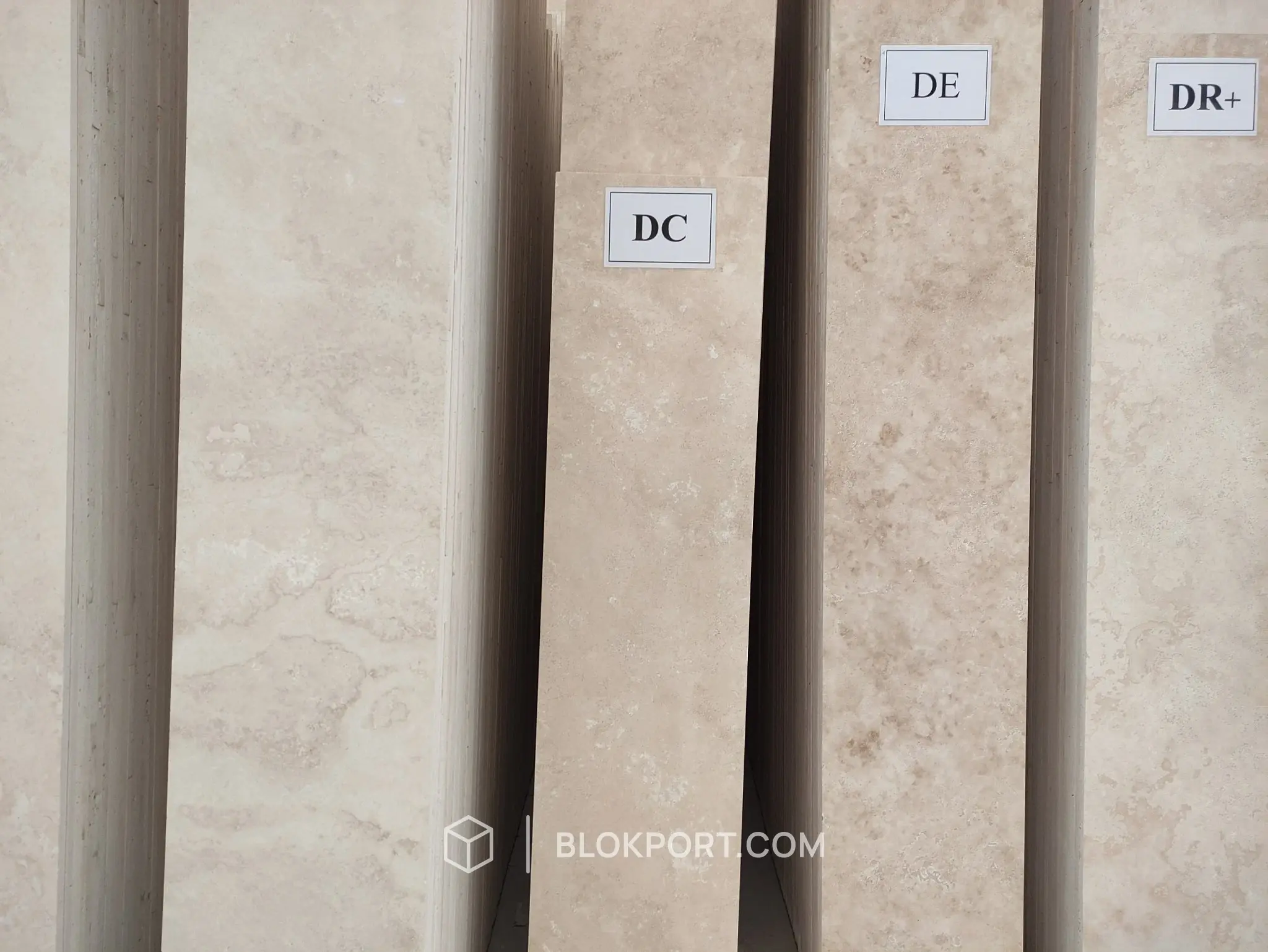 White Travertine Poli, photo 1 sur 3