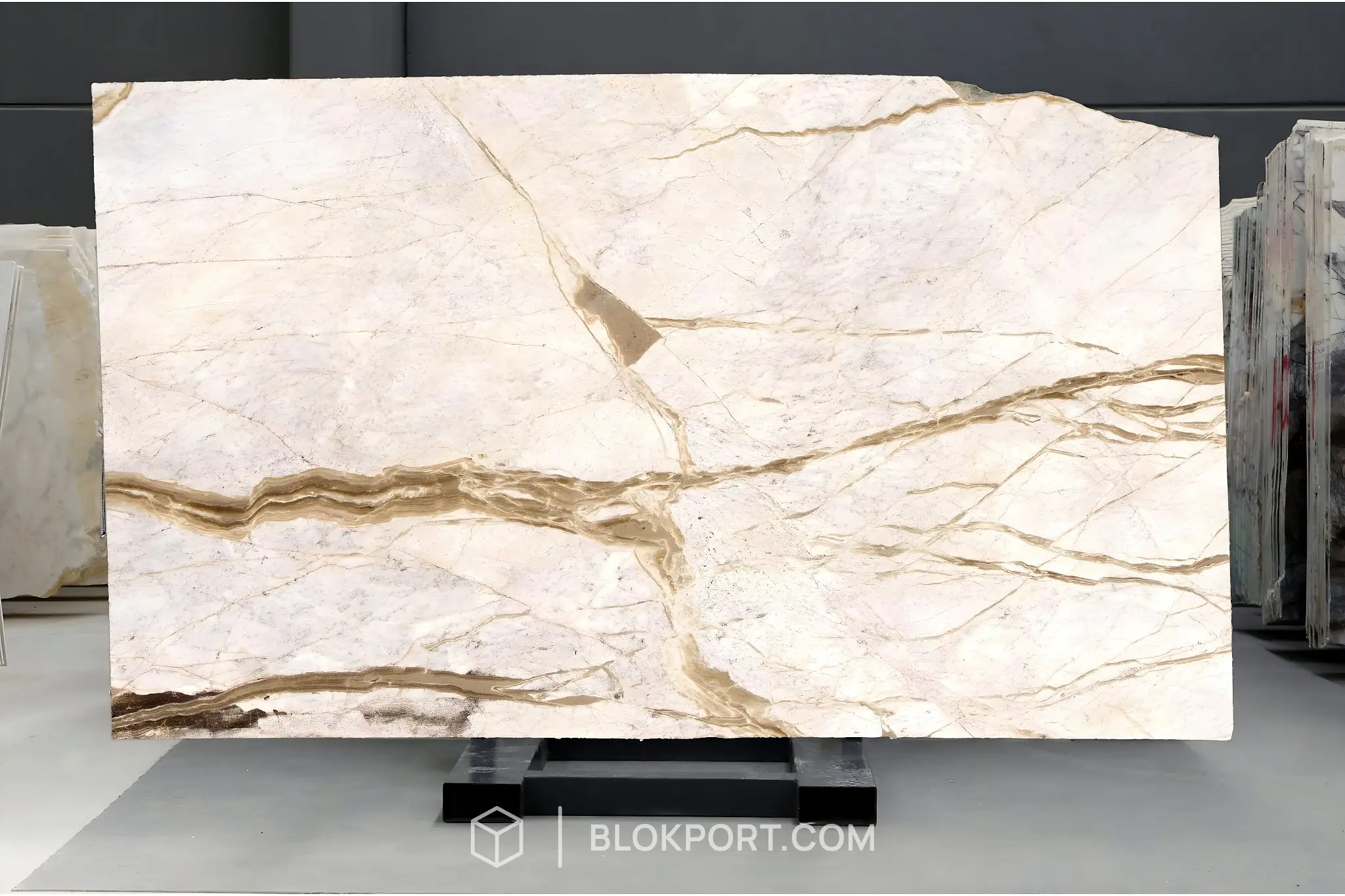 Alba Dorata Levigato Marmo, photo 1 of 11