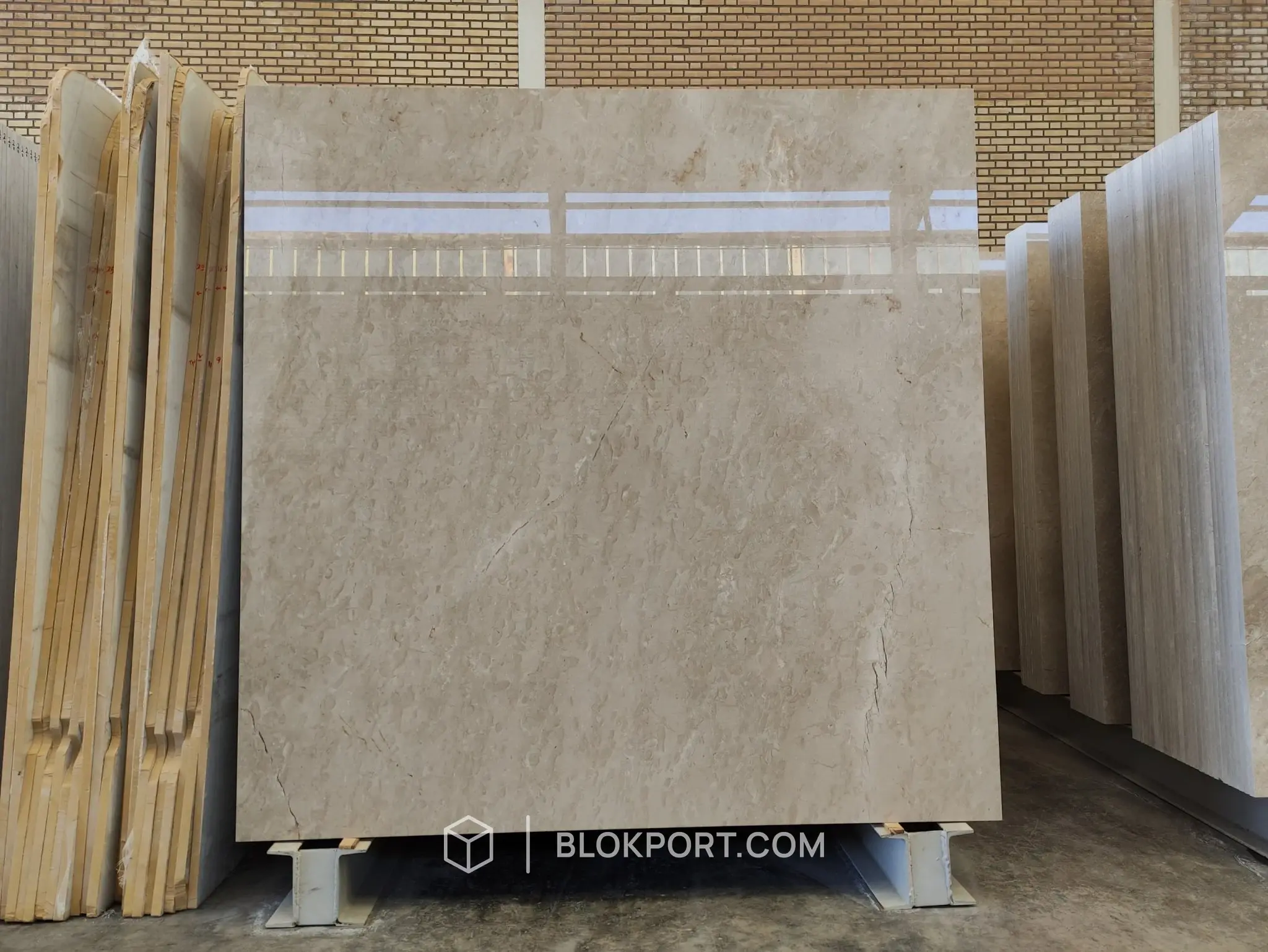 Royal Beige Lucidato Marmo, foto 1 di 3