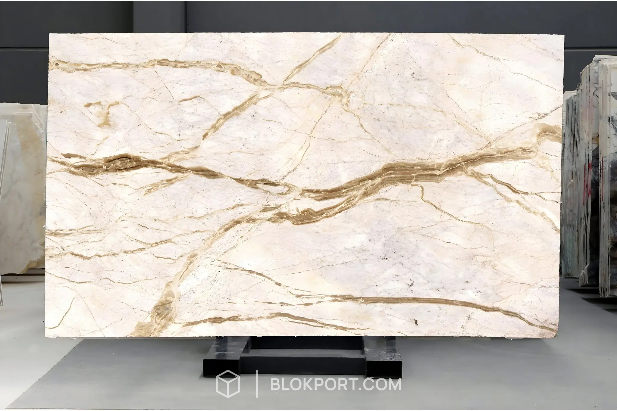 Alba Dorata Levigato Marmo, photo 1 of 11