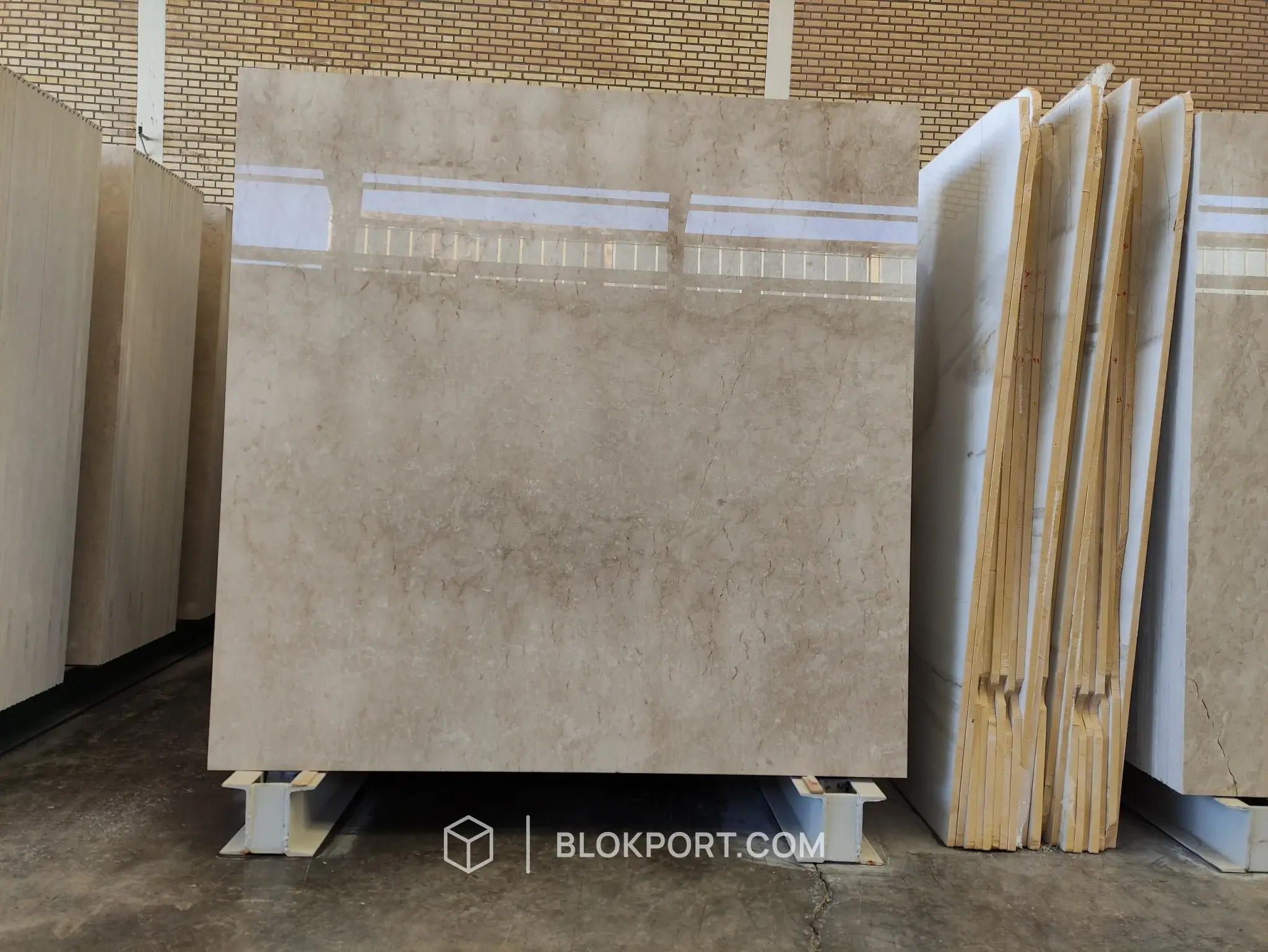 Royal Beige Lucidato Marmo, foto 1 di 3