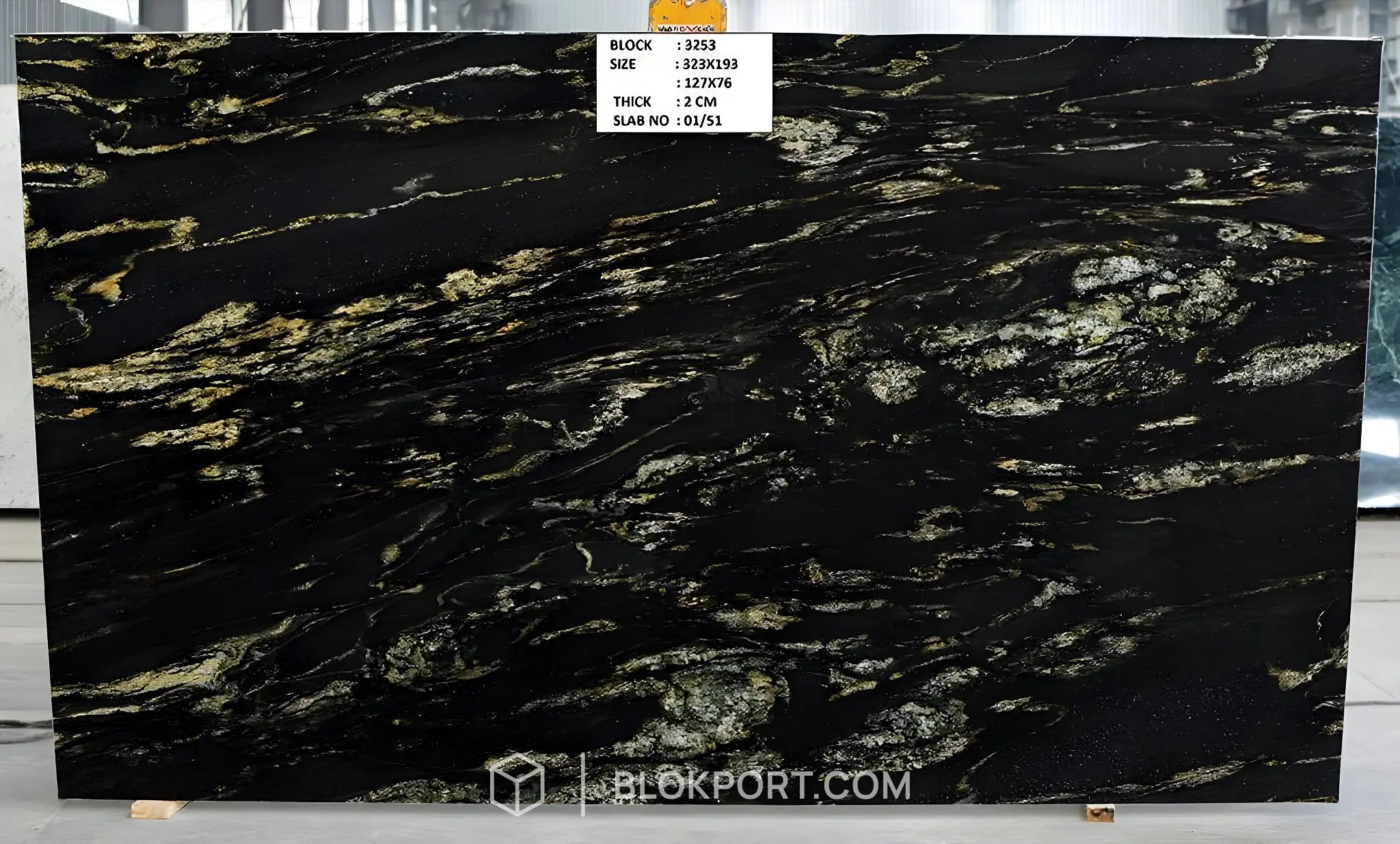 Titanium Gold Lucidato Granito, foto 1 di 3